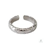 Alliance en argent représentant un serpent stylisé
