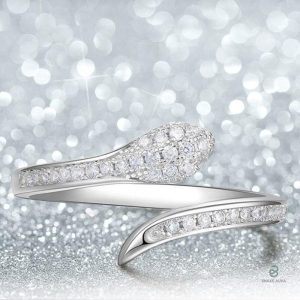 Bague serpent délicate avec accents en diamant