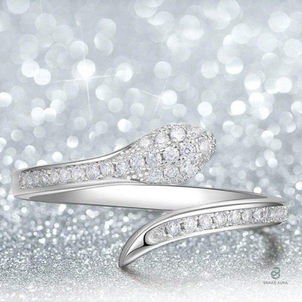 Bague serpent délicate avec accents en diamant