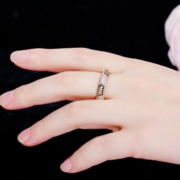 Bague écailles serpent - style contemporain et raffiné