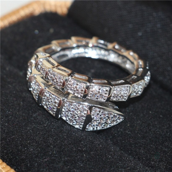Bague serpent en argent, design raffiné et unique