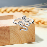 Bague serpent femme au style chic, accessoire tendance