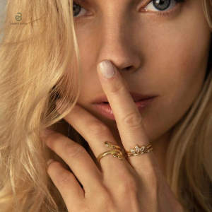 Bague serpent en or avec design unique
