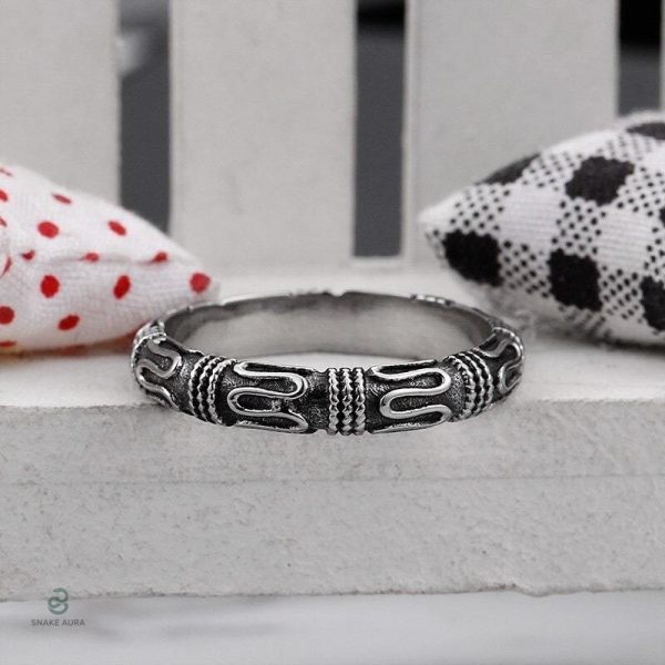 Accessoire serpent vintage pour un look audacieux