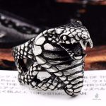 Bague serpent, inspirée du cobra, avec motif venimeux