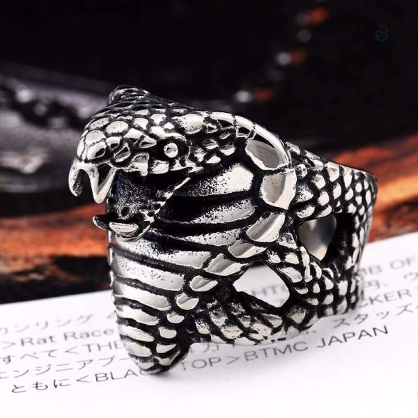 Bijou serpent en argent, design cobra élégant et audacieux