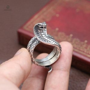Bague serpent en argent, style contemporain