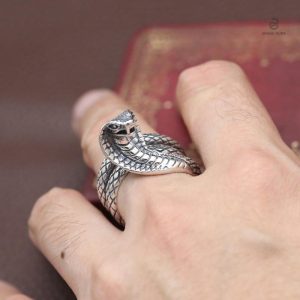 Bague argentée serpent cobra, accessoire tendance