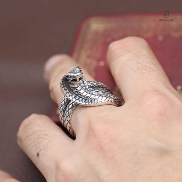 Bague argentée serpent cobra, accessoire tendance