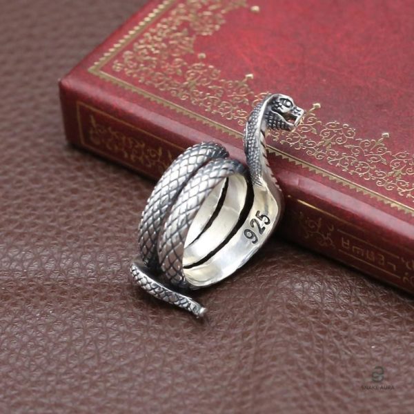 Bague cobra argent, design unique et captivant