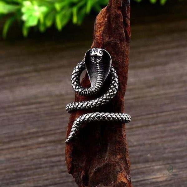 Bague en forme de serpent, style contemporain