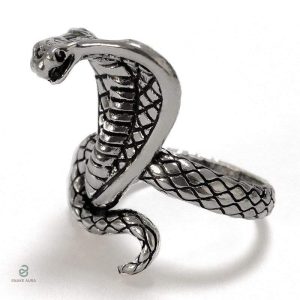 Bague serpent cobra en design royal
