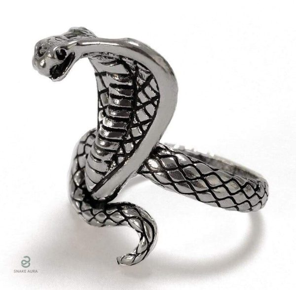 Bague serpent cobra en design royal