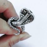 Bague serpent élégante en forme de cobra