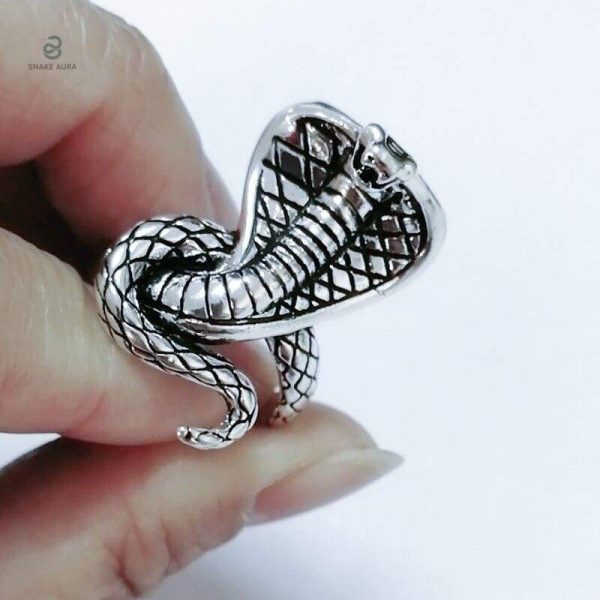 Bague serpent élégante en forme de cobra