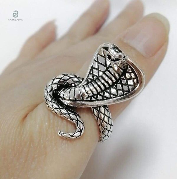 Bijou serpent finement détaillé, style cobra