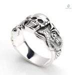 Bague serpent crâne en argent, design élégant et audacieux