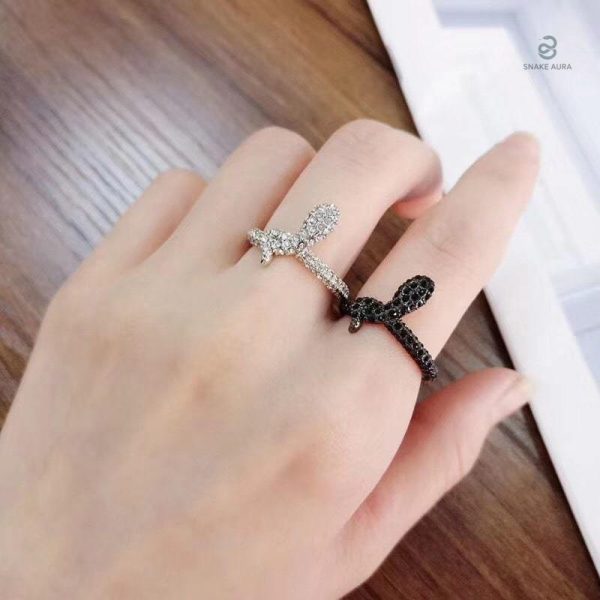 Bague serpent orné de détails sophistiqués