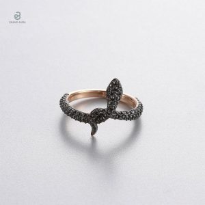 Bague serpent luxe pour une touche d'élégance féminine