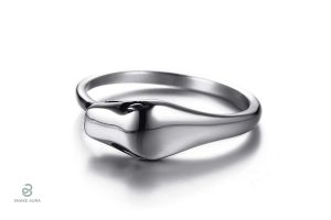 Bague ouroboros symbolisant l'éternité