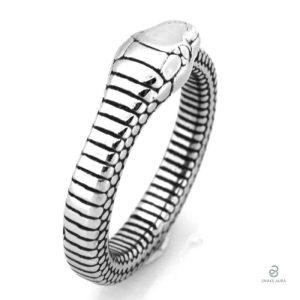 Bague ornée de symbole Ouroboros