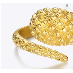 Bague serpent élégante avec motif pyramidal