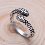 Bague serpent en acier, motif fascinant