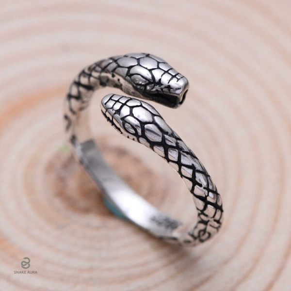Bague serpent en acier, motif fascinant