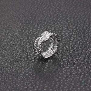 Bague serpent en acier inoxydable au style minimaliste