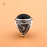 Design serpent original en agate noire, bijou tendance