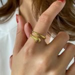 Bague serpent or ajustable, accessoire tendance pour tous les styles