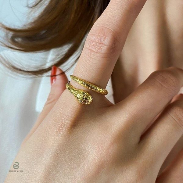 Bague or serpent, bijou unique et raffiné pour embellir votre look