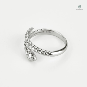 Accessoire serpent stylé en métal précieux