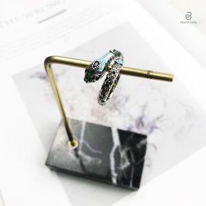 Bague argent avec motif serpent, parfait pour les amateurs de mode