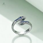 Accessoire femme : bague serpent tendance et raffinée