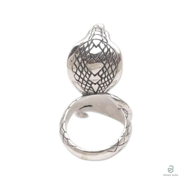 Accessoire unique, bague serpent en acier design contemporain