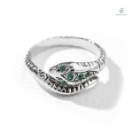 Bague serpent argenté au design élégant et original
