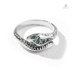 Bague serpent argenté au design élégant et original