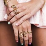 Bijou serpent doré, ajout élégant à toute collection de bijoux