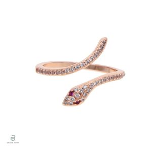 Bague serpent ornée de diamant, symbole de mystère