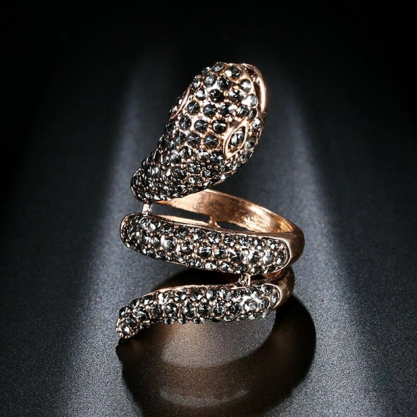 Bijou serpent doré, élégant avec pierre noire