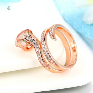 Bague serpent décorée de diamant orange brillant