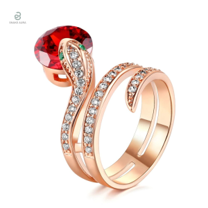 Bague serpent en or rose avec diamant rouge