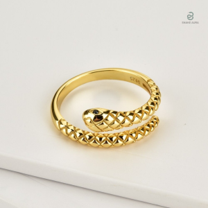 Bijou serpent en argent, design contemporain et raffiné