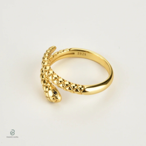Bague serpent dorée, accessoire chic pour toutes occasions