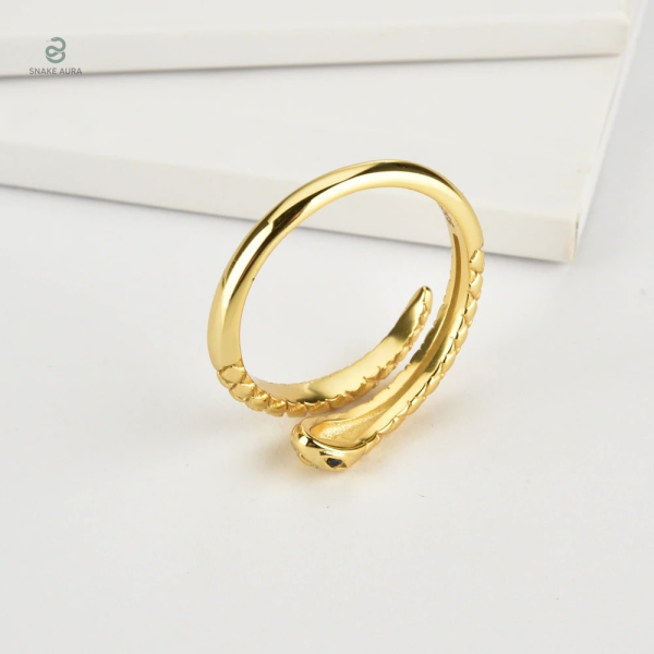 Bague en argent ornée d’un serpent, touche unique à votre tenue