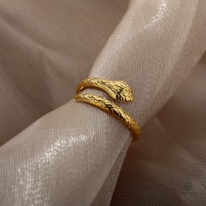 Bague femme serpent dorée, design unique et moderne