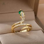 Accessoire tendance : bague serpent dorée avec cristal décoratif