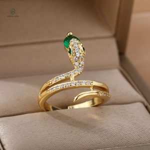 Accessoire tendance : bague serpent dorée avec cristal décoratif