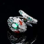 Bague serpent avec motif extraterrestre captivant